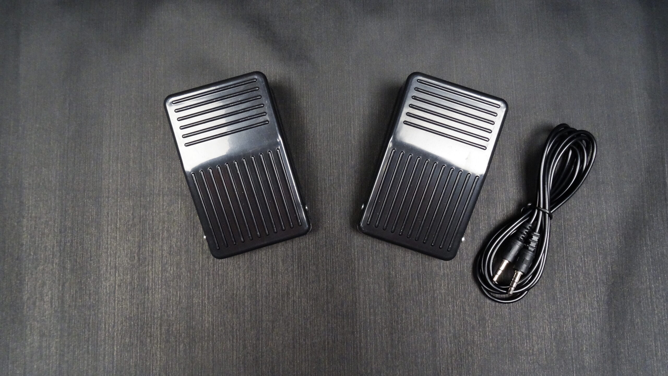 Wireless and wired footswitches for Slurp'nPick+ and Pick+ stations